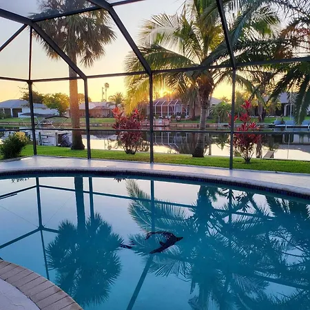 Cape Coral, Pool Home, On Fresh Water Canal, Fishing, Free Wi-Fi & Game Room